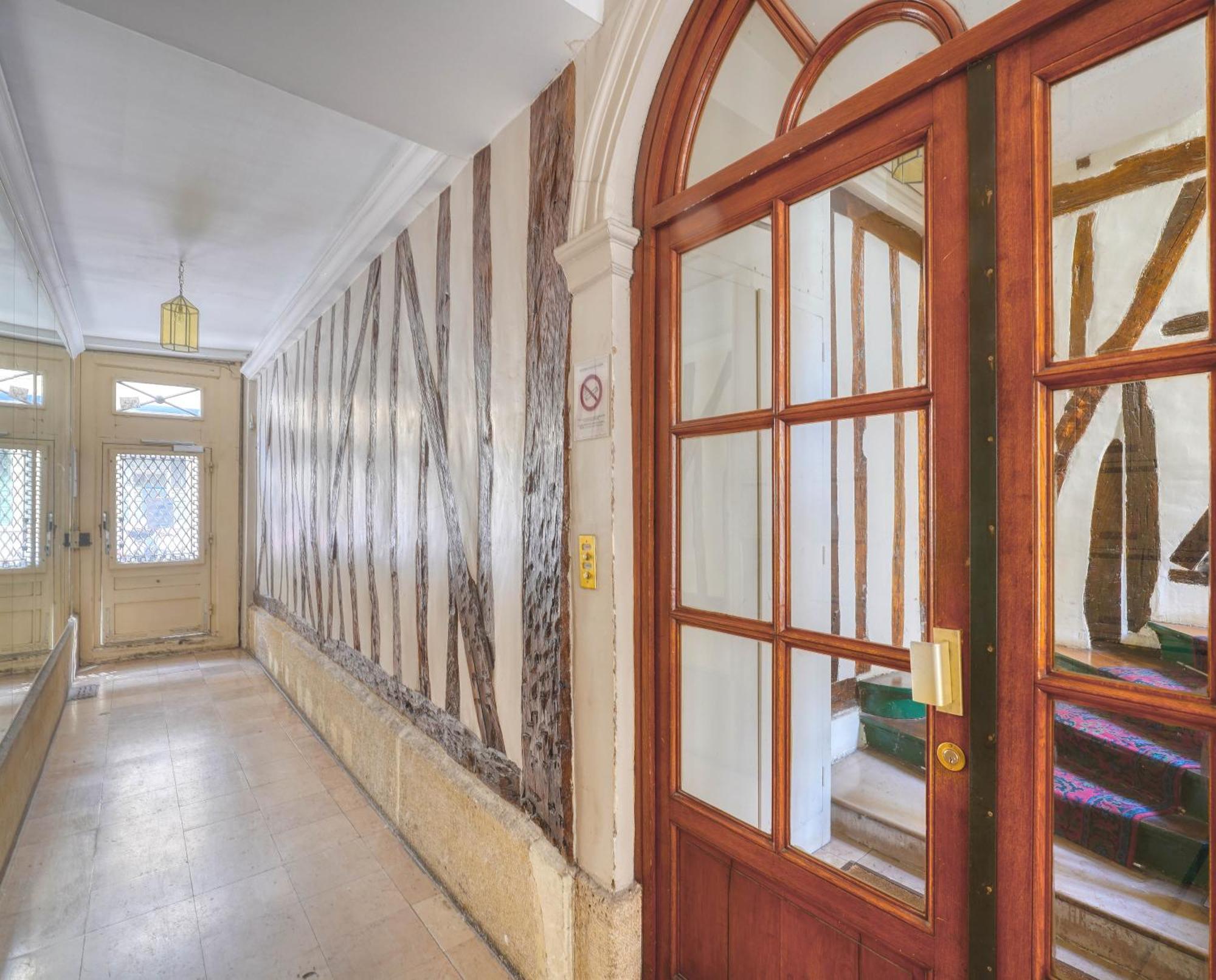 パリLuxurious Flat In Saint-Germain-Des-Presアパートメント エクステリア 写真