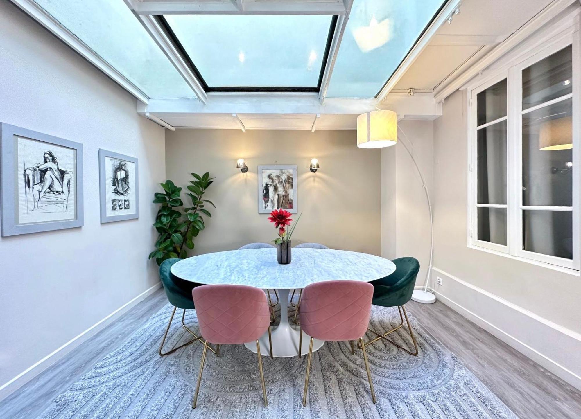 パリLuxurious Flat In Saint-Germain-Des-Presアパートメント エクステリア 写真