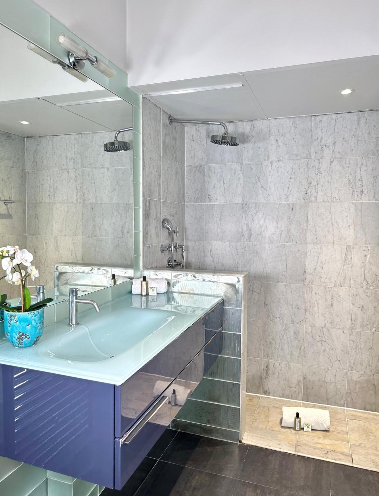 パリLuxurious Flat In Saint-Germain-Des-Presアパートメント エクステリア 写真