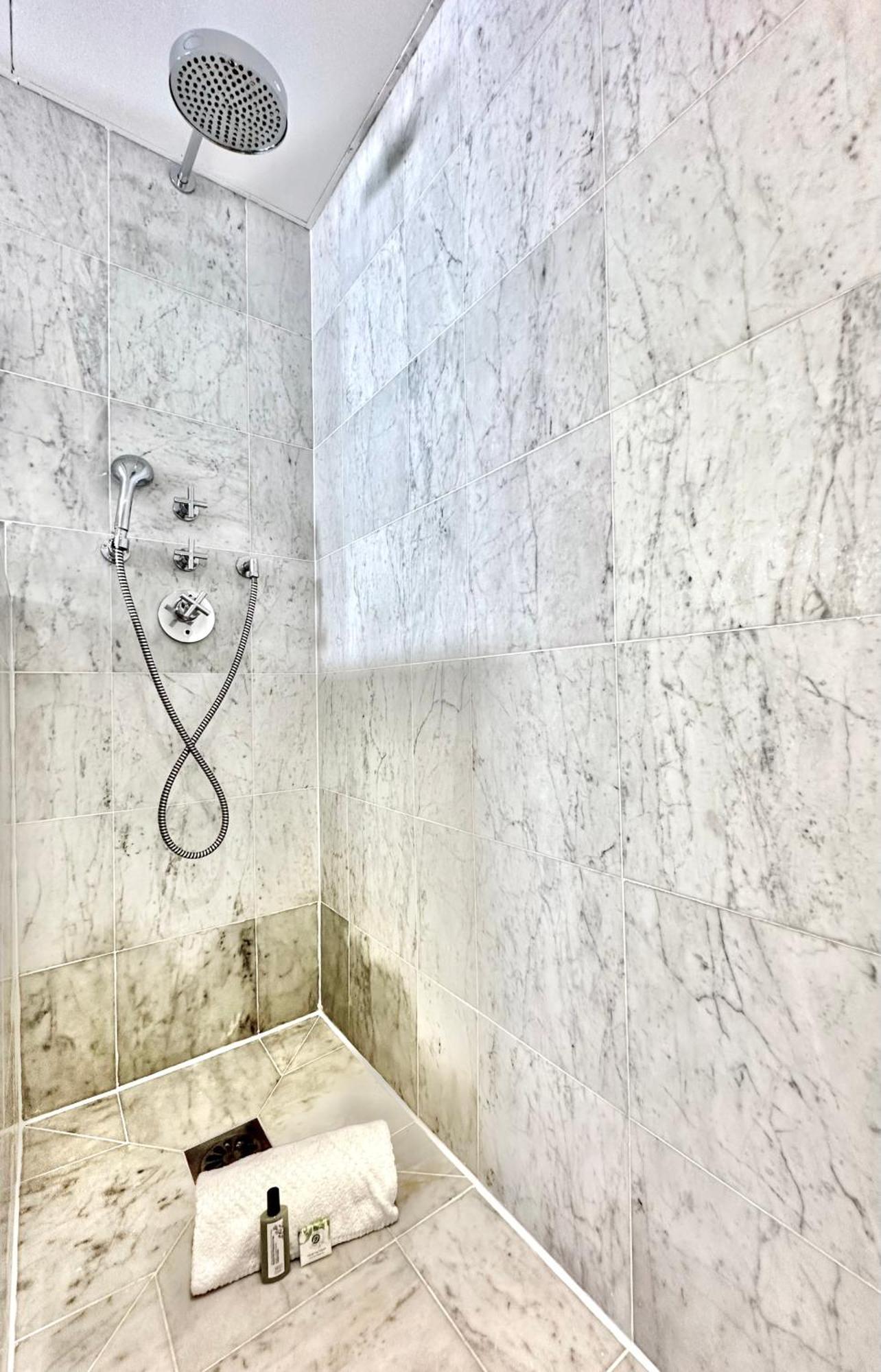 パリLuxurious Flat In Saint-Germain-Des-Presアパートメント エクステリア 写真