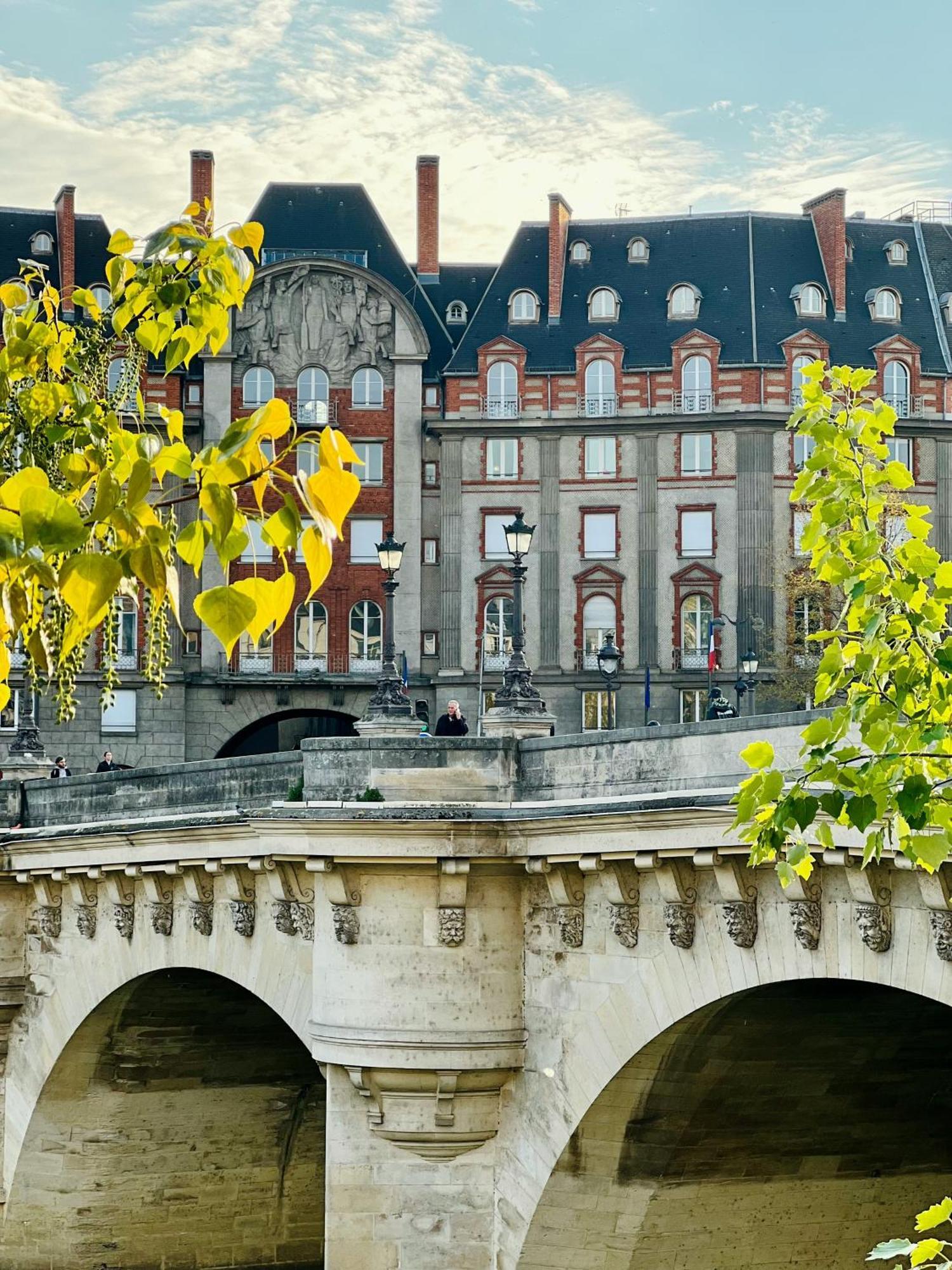 パリLuxurious Flat In Saint-Germain-Des-Presアパートメント エクステリア 写真